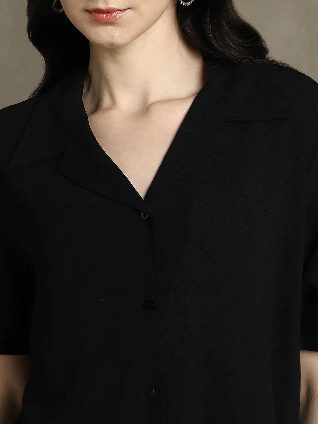 DL Woman Black Solid Lapel Collar Half Sleeves Shirt