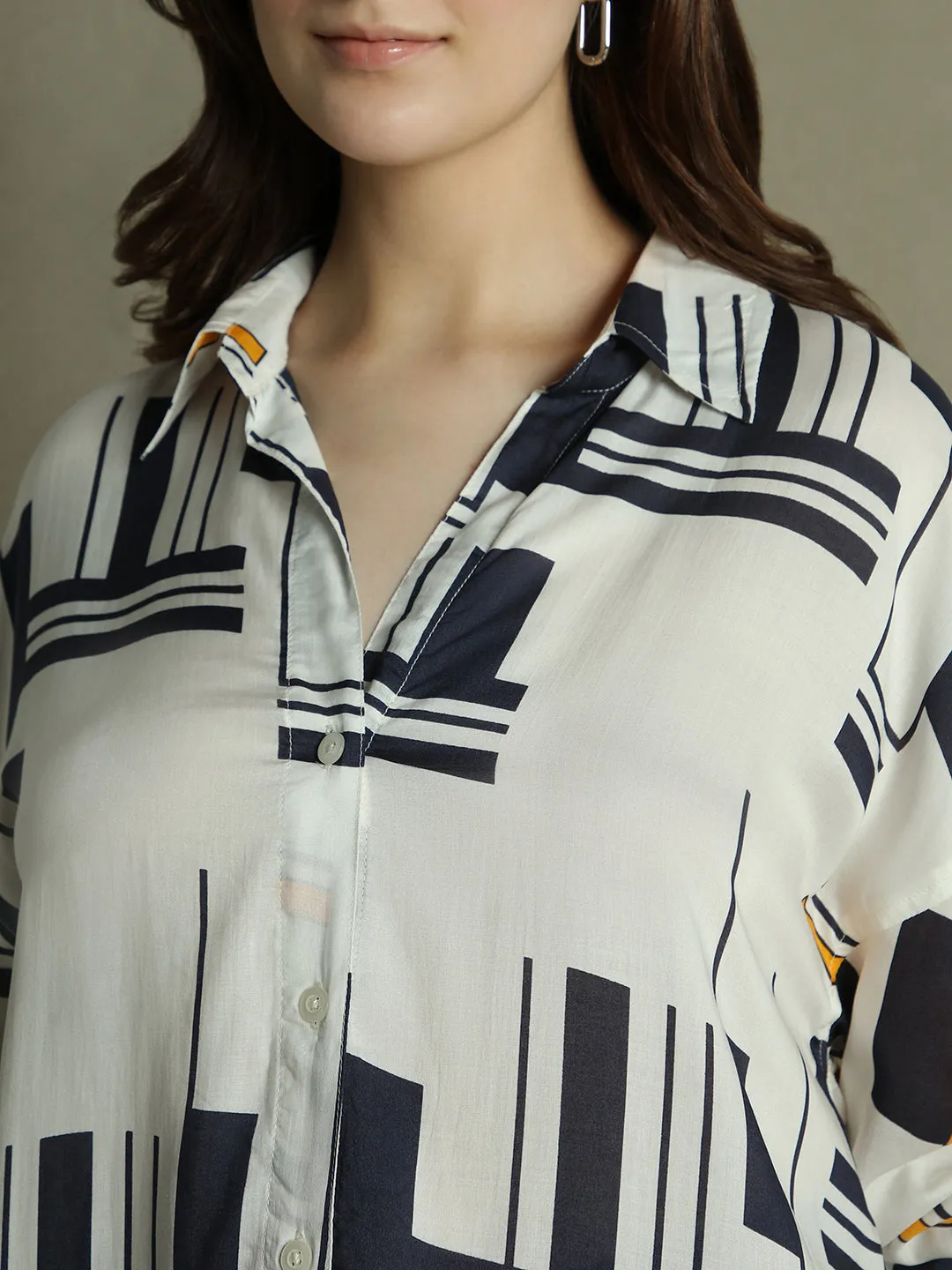 DL Woman White Abstract Print Collared Cotton Shirt